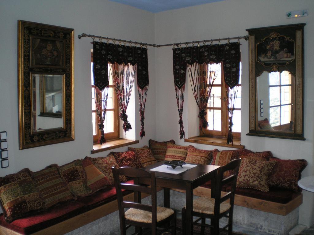 Petradi 1873 Hotel คาลาริทส์ ภายนอก รูปภาพ