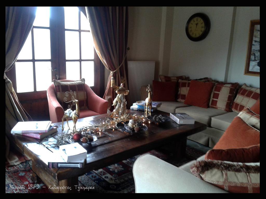 Petradi 1873 Hotel คาลาริทส์ ภายนอก รูปภาพ