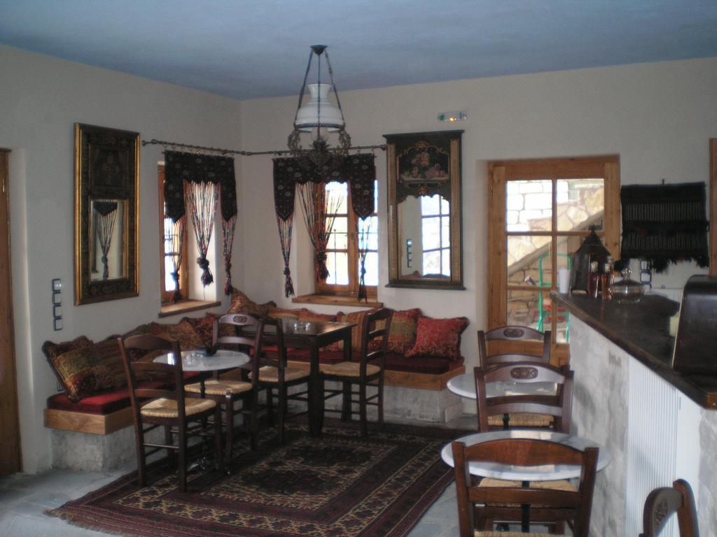 Petradi 1873 Hotel คาลาริทส์ ภายนอก รูปภาพ